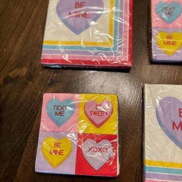 ⭐️ Valentine’s Day Hearts Be Mine Text Me‎ Set Of 4 Napkins Brand New In Package - Picture 4 of 5